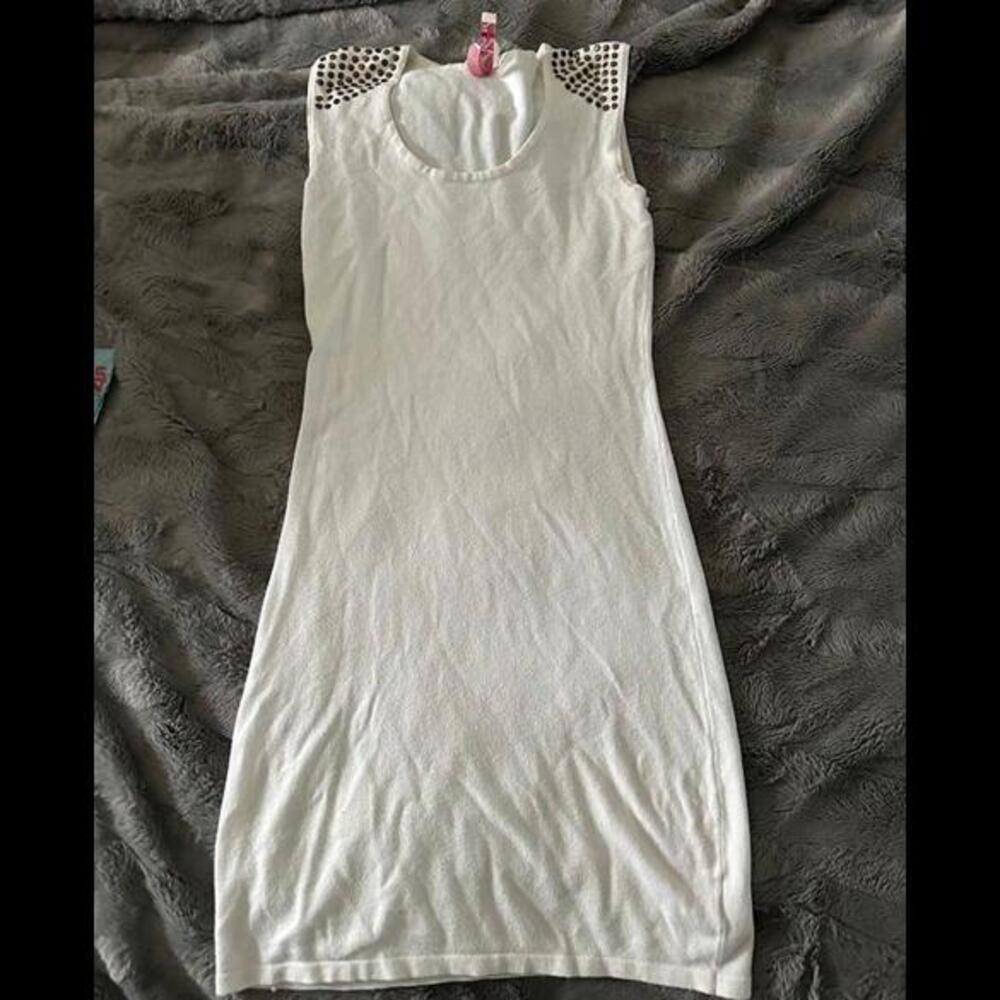 Adorable White Bodycon Dress with Studded Shoulders – Size Small